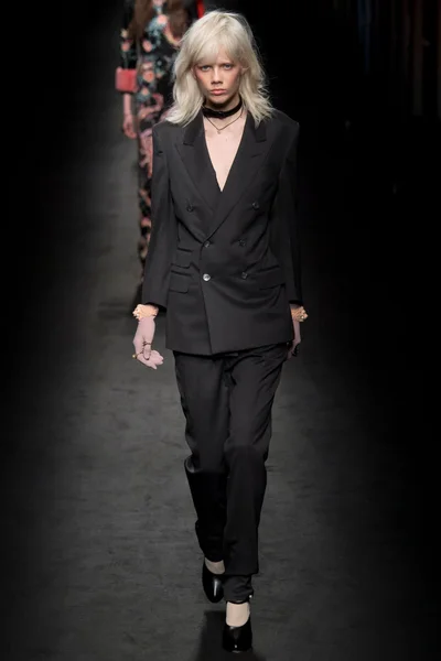Look 29